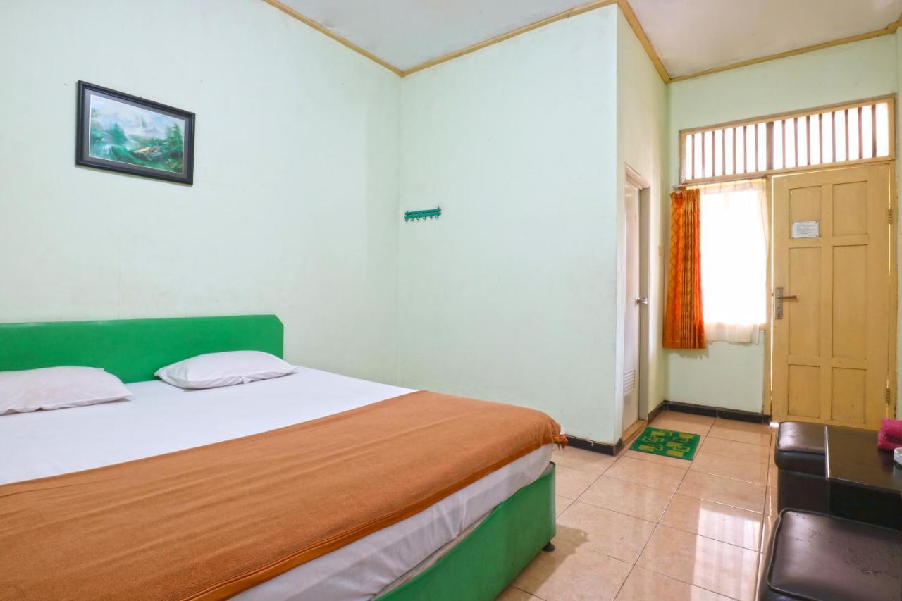 Hotel Camelia Malang Exteriör bild
