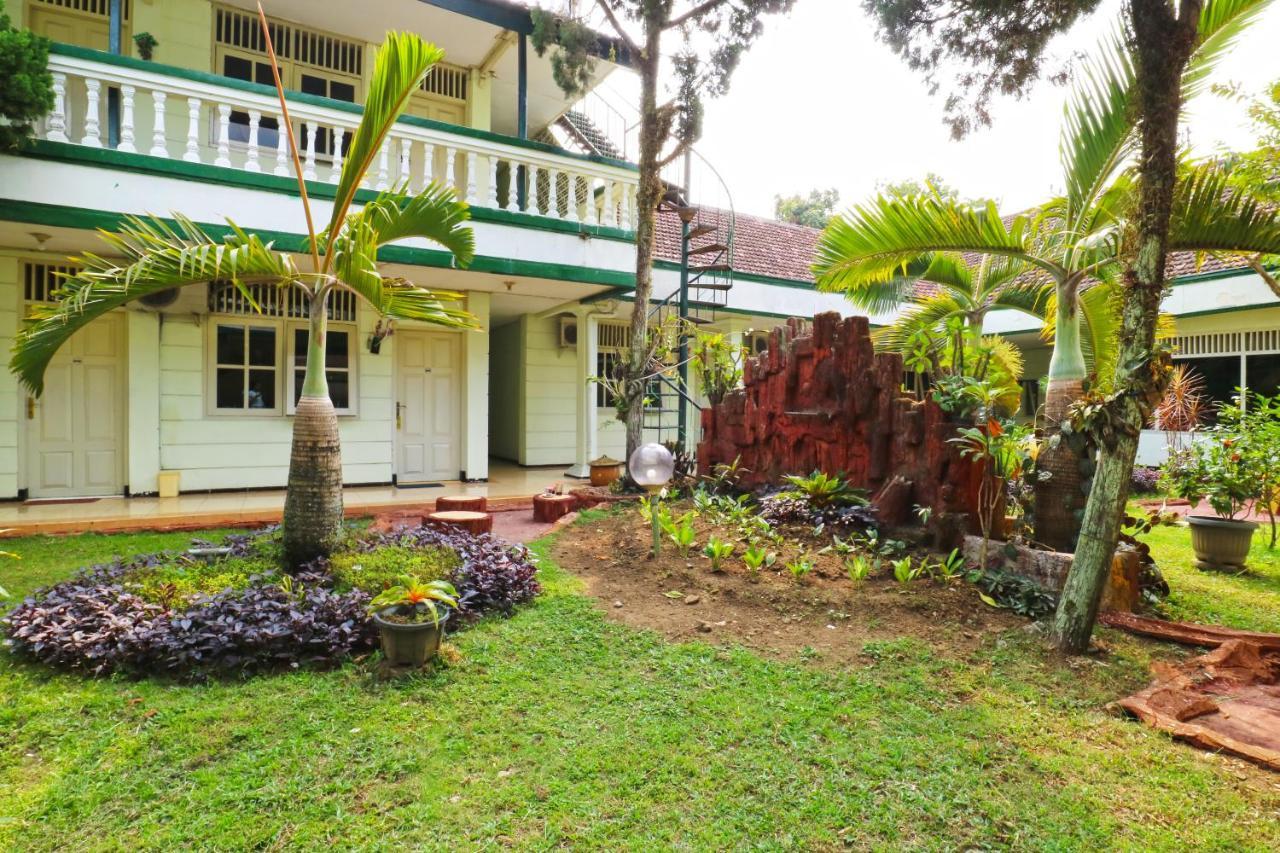 Hotel Camelia Malang Exteriör bild