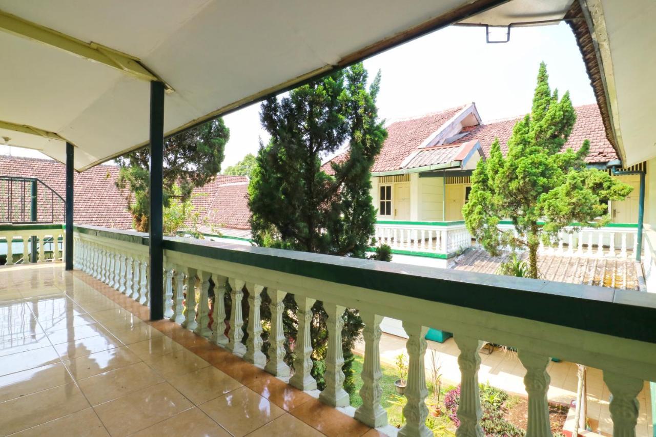 Hotel Camelia Malang Exteriör bild